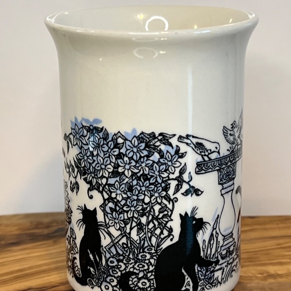 Vintage Churchill England Mug with Black Cats Playing w/ Butterflies & Birds EUC - Picture 3 of 11